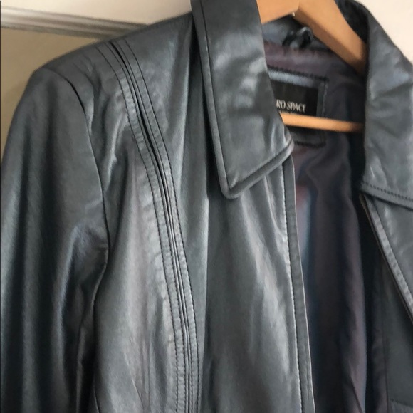 Leather jacket - Picture 3 of 6